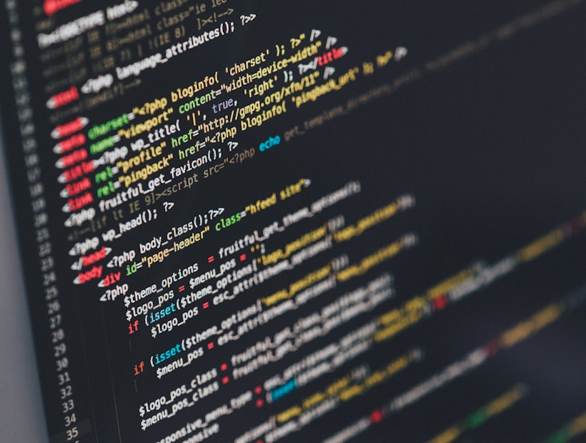 Desarrollador integrando la API de Mensajes Masivos